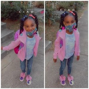 Meet your Posher, Mona